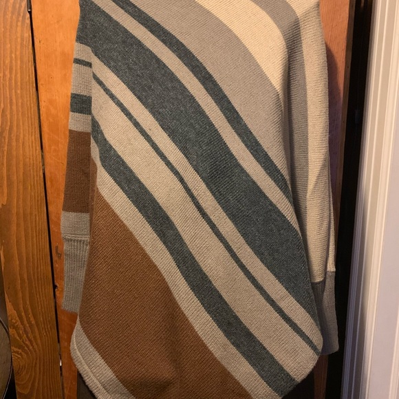NWOT Dress Barn Poncho - Picture 6 of 12